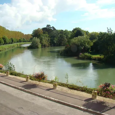 A La Belle Dame 3* Nogent-sur-Seine